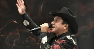 Cumple Julión su primera noche en Tijuana