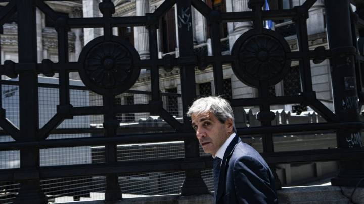Volvió el cepo: los que compren dólar oficial no pueden operar contado con liqui o MEP