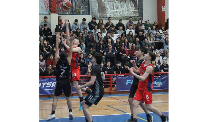 Charles Darwin doble tricampeón
