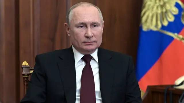 Putin endurece postura; solo aceptará cumbre con Zelenski en Moscú y descarta tropas occidentales en Ucrania