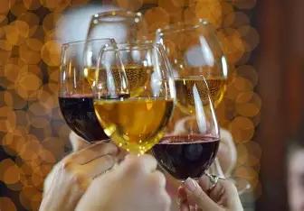 Checa el origen del brindis y como se celebra en otras culturas