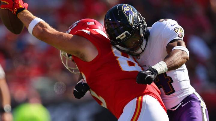 Roquan Smith, Marlon Humphrey Exit As Ravens Injuries Pile Up