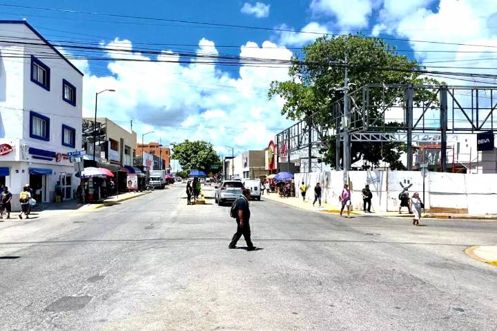 “Es estresante no tener ingresos": Extrabajadores hoteleros de la Riviera Maya venden sus pertenencias tras despidos masivos