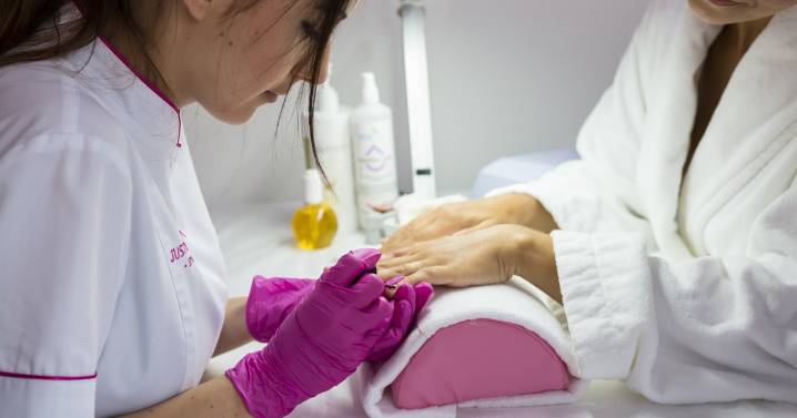 El ingrediente utilizado en esmaltes de uñas que la Unión Europea prohíbe desde hoy