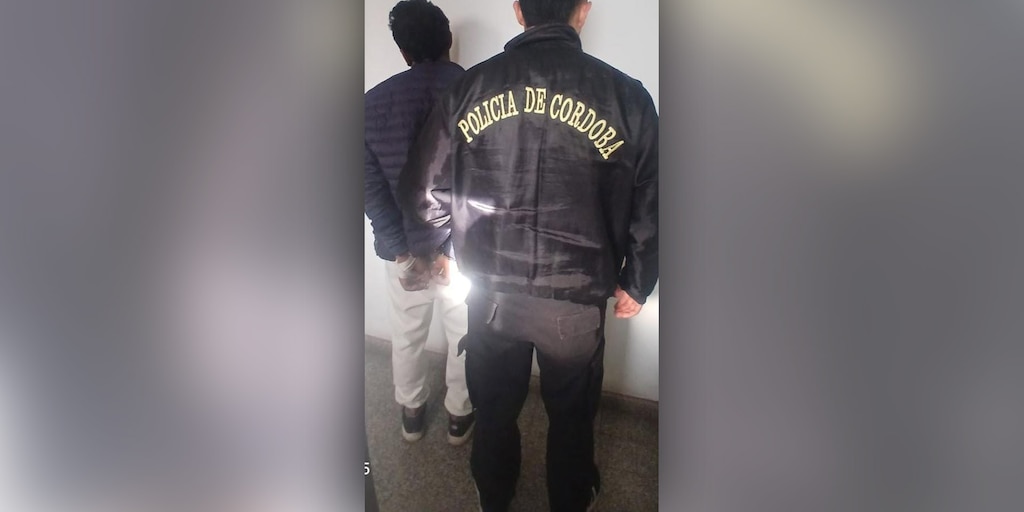 Detuvieron a un hombre que tenía a dos mujeres cautivas en su casa de Córdoba: el video del rescate