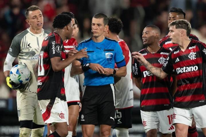 Estudiantes de La Plata buscará dar vuelta la serie como local ante Flamengo de Brasil