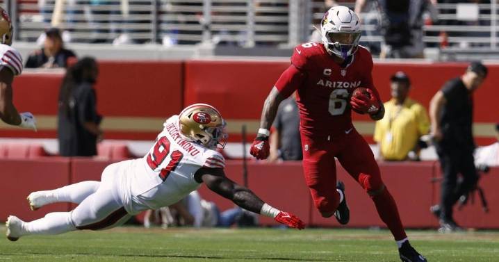 Arizona Cardinals' James Conner carted off field with ankle injury against 49ers