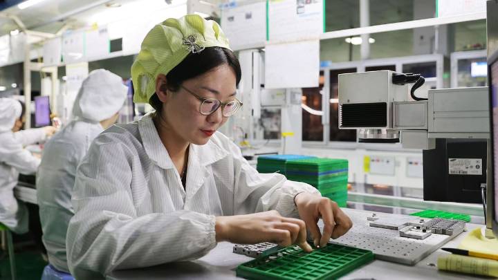 Cómo China usó empresas como Apple para superar a EE.UU. y convertirse en un líder tecnológico mundial