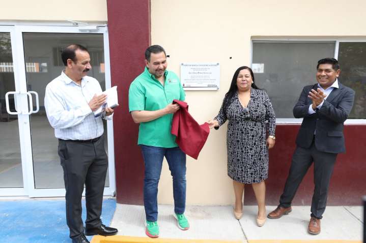 Agradecen alumnos y docentes al alcalde por entrega de mochilas y...