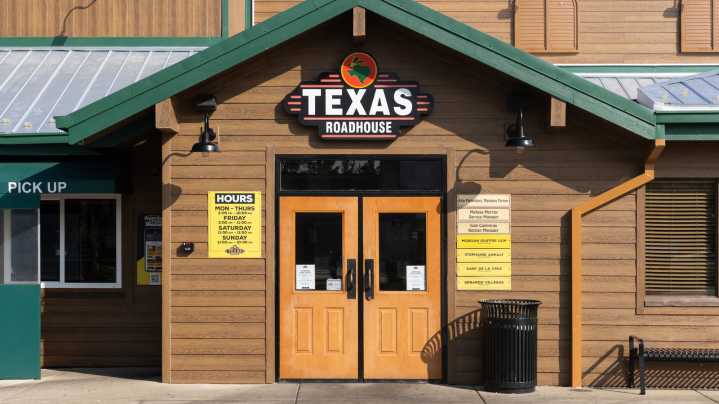 The Best And Worst Items On Texas Roadhouse's Menu, According To Customers