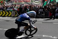 Equipo ciclista israelí es presionado por patrocinadores