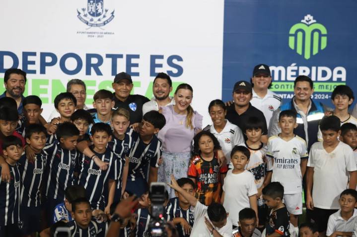 Entrega Ceci Patrón instalaciones deportivas a la comunidad de Yucalpetén