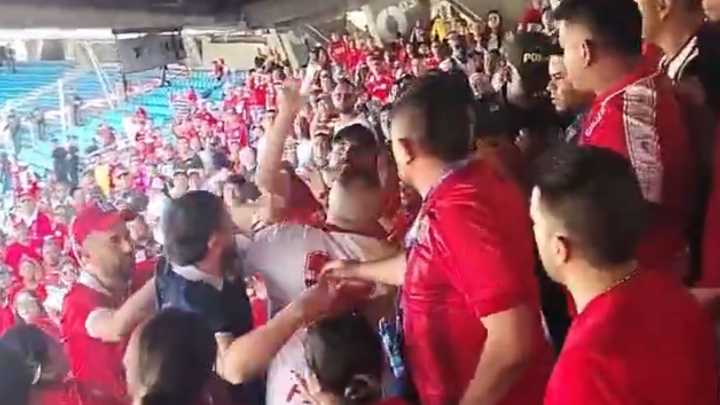 Hinchas de América de Cali se fueron a los golpes por defender a un jugador