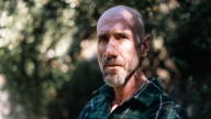 Isra Bravo, el copywriter que logró un negocio millonario desde cero: "La perseverancia es mucho más importante que el talento"