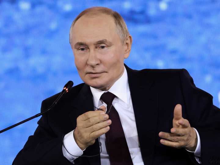 Entre la diplomacia y la amenaza: Putin invita a Zelenski a Moscú y advierte a Europa que "sus tropas en Ucrania serán objetivos legítimos"