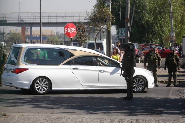 Familia de hombre asesinado con destornillador cuestiona el decreto de funeral de alto riesgo
