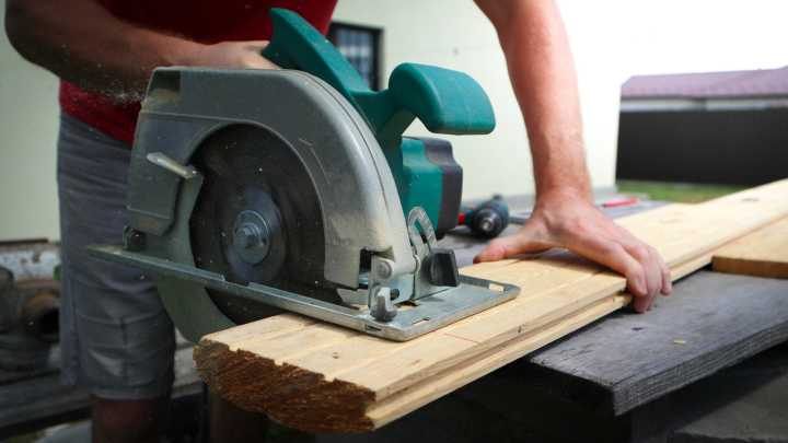 The Wood Cutting Mistake Most DIY Beginners Make (And How To Avoid It)