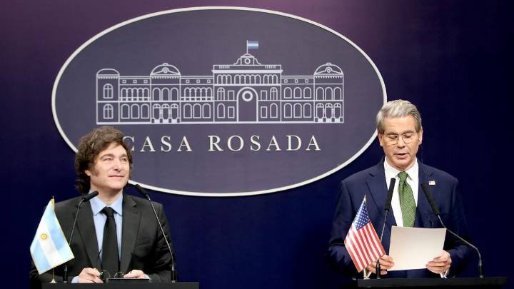 Javier Milei agradeció nuevo tuit de apoyo de Scott Bessent y resaltó que dejó "bien en claro las raíces de los problemas del país"