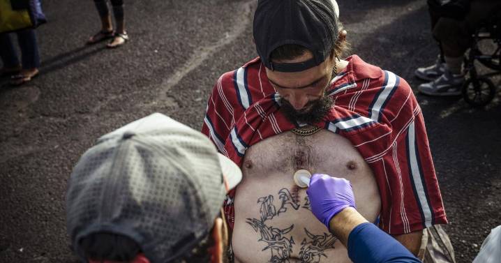 On the streets of Albuquerque, UNM's street medicine team cares for the homeless