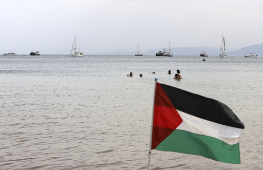La flotilla activista en misión a Gaza dice haber sufrido otro ataque en Túnez