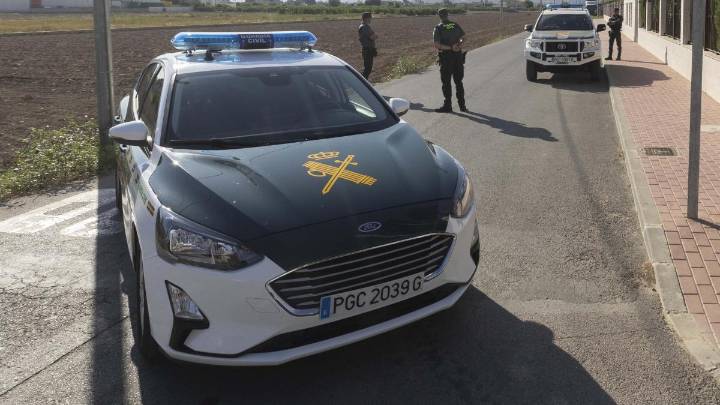 Mata a un hombre con arma de fuego y se atrinchera con la mujer del fallecido en Huétor Santillán