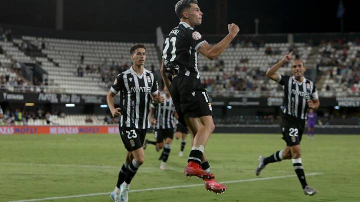El FC Cartagena suma su primer triunfo con sufrimiento (3