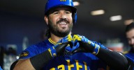 Suárez's 49th homer ties career high, leads Mariners over Rockies 6