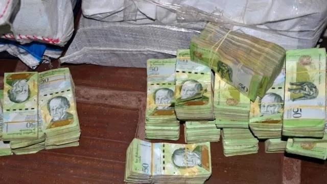 Incineraron 30 toneladas de bolívares en Paraguay: fueron hallados en 2017 y no tenían valor