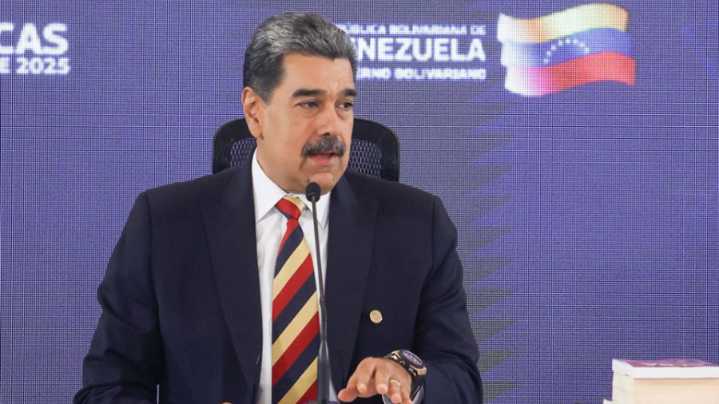 Maduro denunció que 8 embarcaciones de guerra y un submarino nuclear apuntan a Venezuela: Amenaza extravagante y criminal
