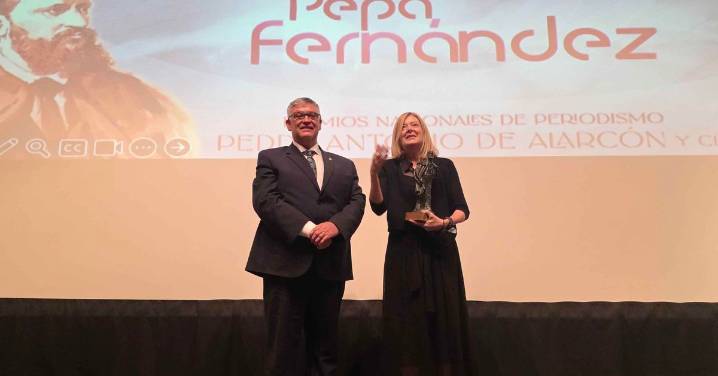 Pepa Fernández recibe en Guadix el Premio Nacional de Periodismo Pedro Antonio de Alarcón