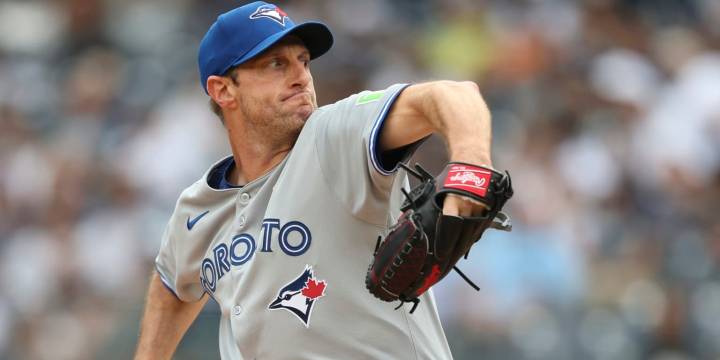 Blue Jays' AL East lead over Yankees trimmed to 2 games
