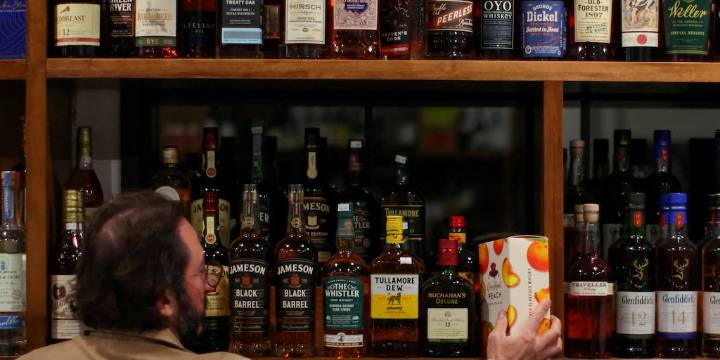 Ladrones con papeles falsos sustrajeron whiskey valorado en un millón de dólares en Washington