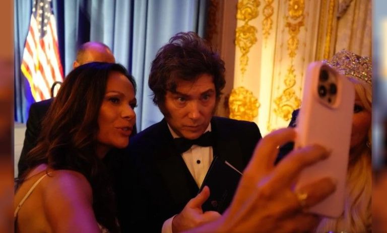 Milei suspendió su viaje a Las Vegas y viaja solo a Los Ángeles tras el escándalo por los audios