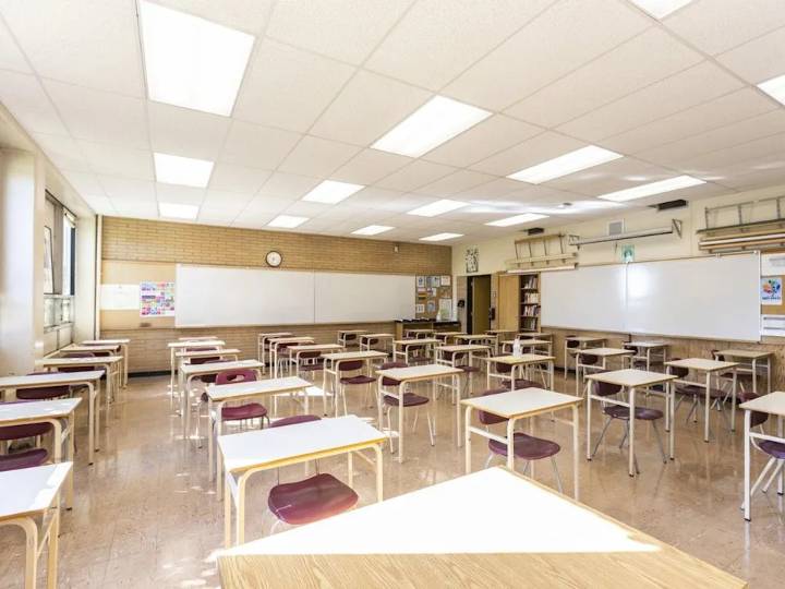 Bell: Danielle Smith blasts teachers for 'barreling ahead' to a strike