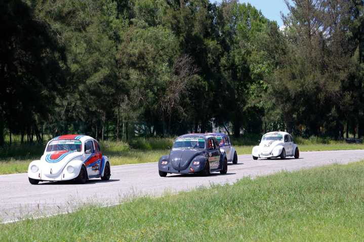 De nueva cuenta saca triunfo el piloto Carlos Rivera en el Campeonato Pony