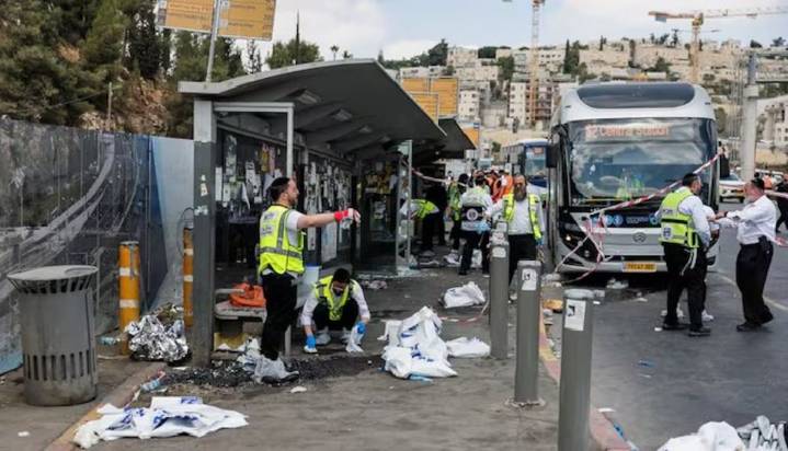Atentado en Jerusalén deja seis muertos y combates en Gaza cobran la vida de cuatro soldados israelíes