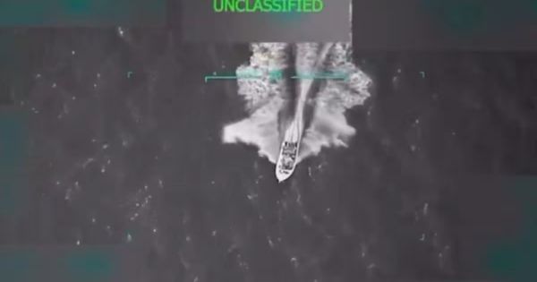 EE. UU. hunde presunto barco narcotraficante en el Caribe