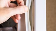 Cómo arreglar la goma de la puerta de la heladera: con un truco rápido y sencillo