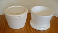 Con un envase de telgopor vacío y un retazo de madera, creá este portarepasador súper útil para no ensuciar tu cocina