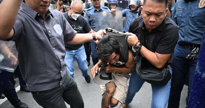 Miles de personas salen a la calle en Filipinas para protestar contra la corrupción