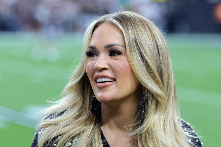 Carrie Underwood Reveals Secret of ‘SNF’ Intro Process