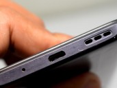 Para qué sirven los orificios que tiene el teléfono al lado del cargador del celular