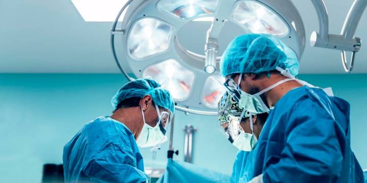 Condenaron por mala praxis a un cirujano que operó la rodilla equivocada de una paciente de 19 años