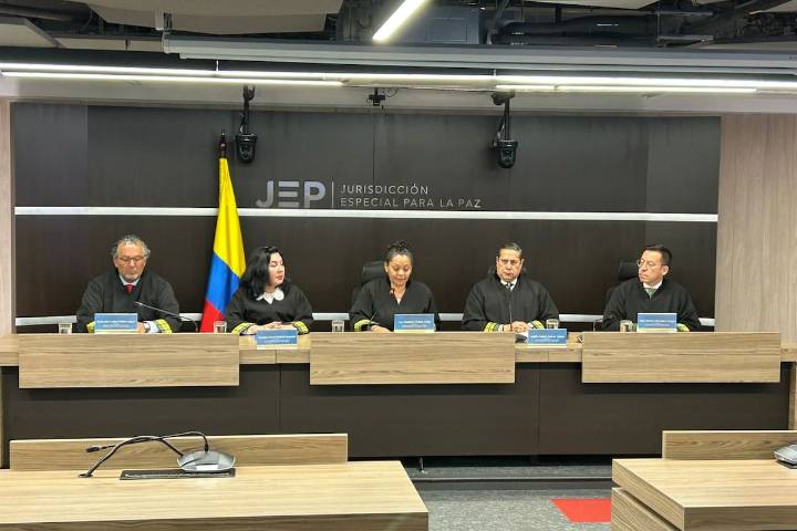 JEP sentencia con una sanción propia de 8 años a siete exFarc por 21.000 casos de secuestro