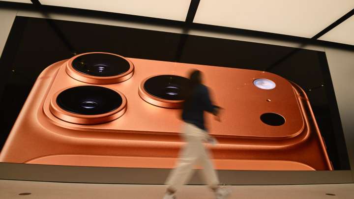 iPhone 17 buyers warned of tech glitch as new mobiles hit shelves TODAY