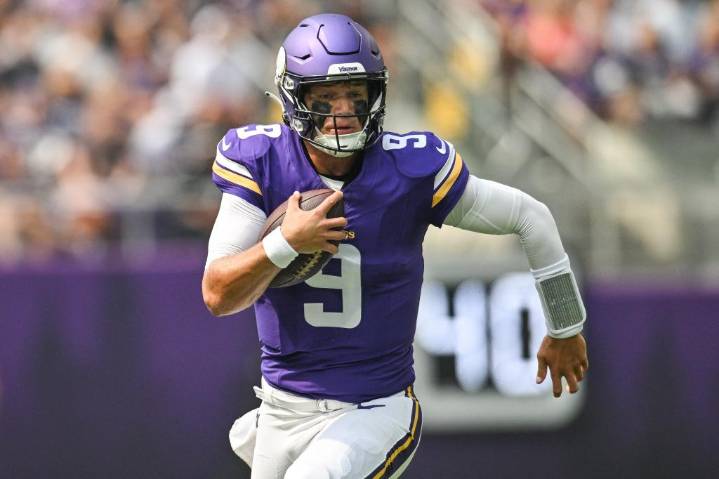 Bears vs. Vikings prediction: 'Monday Night Football' Week 1 picks, player props