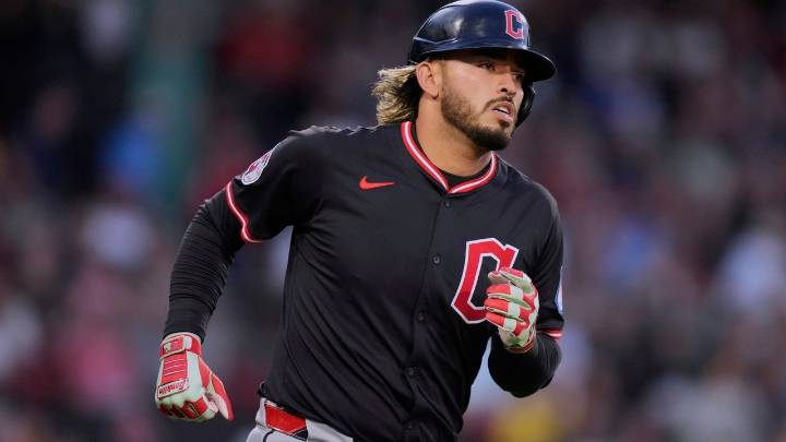 Guardians score 6 runs in 2nd inning and beat sloppy Red Sox 8