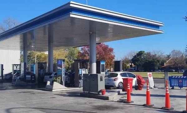 Sorpresivo aumento del precio de las naftas este sábado: en La Plata la premium ya supera los $1.600