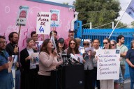 Defensores de inmigrantes refuerzan presencia en Los Ángeles tras decisión judicial