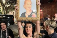 La historia detrás de la foto de Katy Perry con el cuadro de Evita Perón